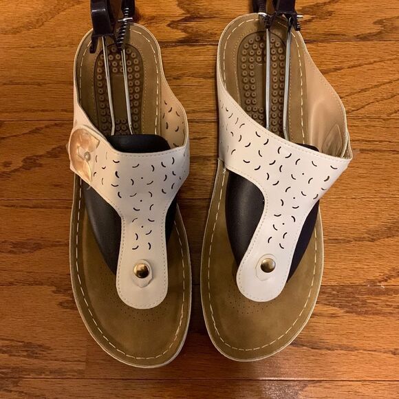 Size 12-13 (45) NWT memory foam wedge sandals in white with gold buckle - Picture 1 of 9